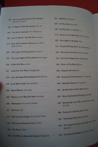 100 of the Best Show Tunes ever Songbook Notenbuch Piano Vocal Guitar PVG