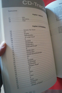 Modern Acoustic Guitar (mit CD und DVD) Gitarrenbuch