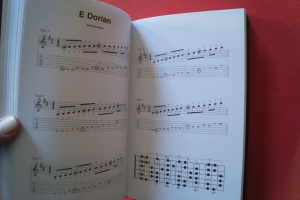 Little Black Songbook: Scales Gitarrenbuch