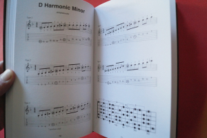 Little Black Songbook: Scales Gitarrenbuch