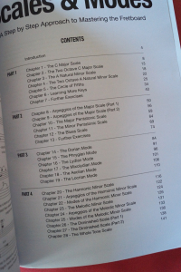 The Bass Player´s Guide to Scales & Modes Bassbuch