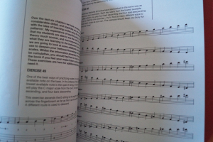 The Bass Player´s Guide to Scales & Modes Bassbuch