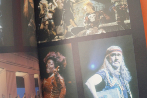 Queen - We will rock you (Queen Musical) Songbook Notenbuch Piano Vocal Guitar PVG