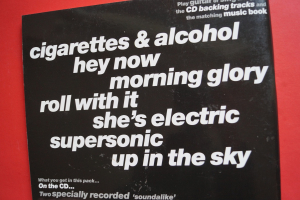 Oasis - Play Guitar with (mit CD) Songbook Notenbuch Vocal Guitar