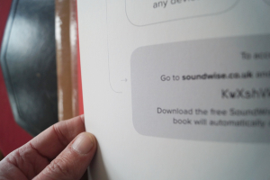 Play Bass with 20 Classic Songs (mit Audiocode) Songbook Notenbuch Vocal Bass